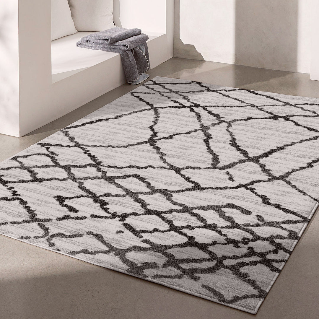 4' X 6' Gray And Black Modern Abstract Area Rug