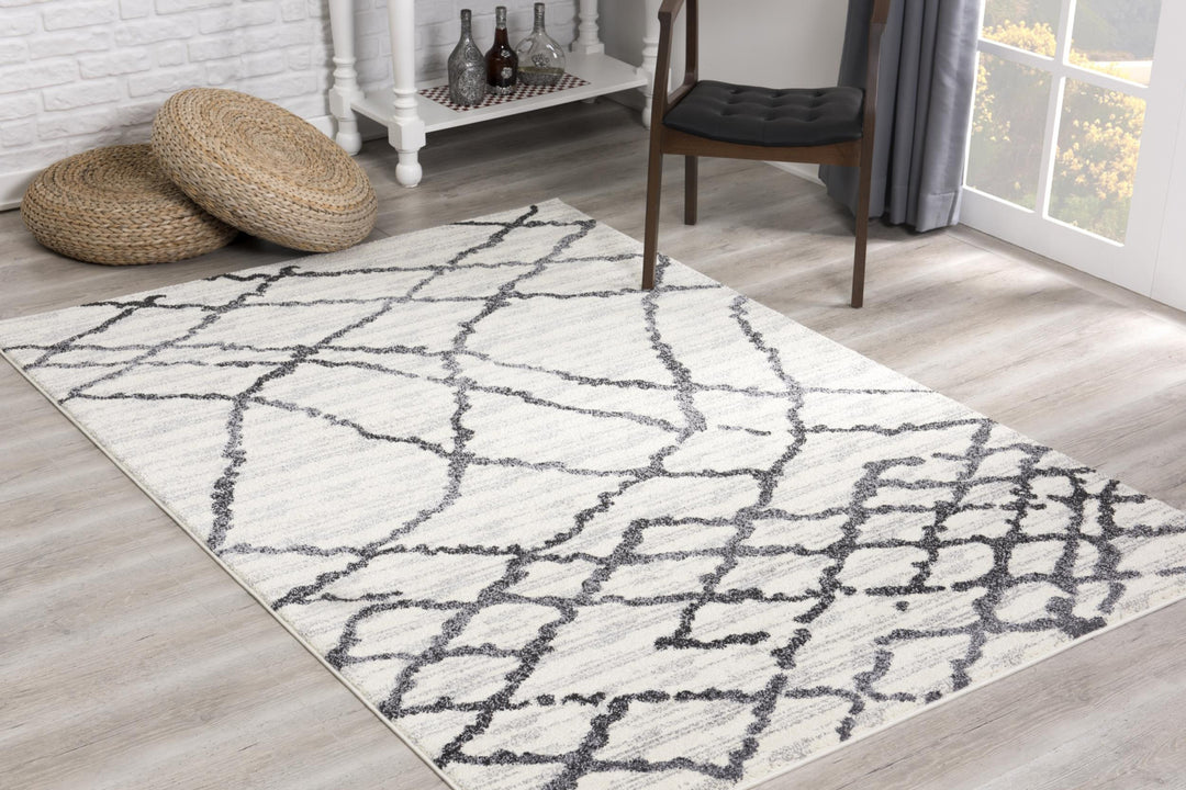 4' X 6' Gray And Black Modern Abstract Area Rug