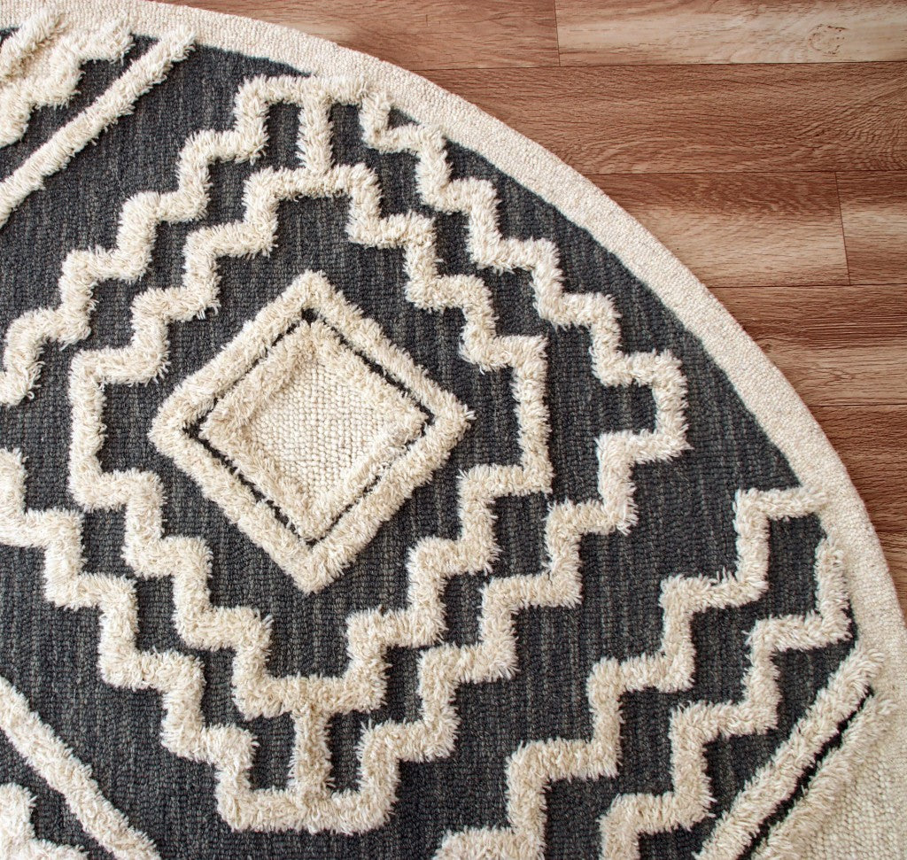 4' Round Gray and Cream Geometric Area Rug